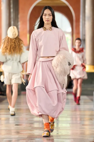 Look 13